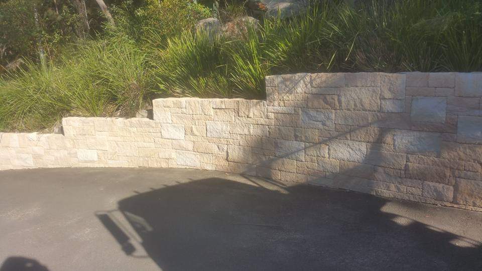Project: Concrete Block Facade Upgrade
Location - Castlecrag NSW.
Products: Random Ashlar 65mm Split Faced Cladding with distressed edges.
Colour: Dixons Banded
Builder: Brick and Stone Construction