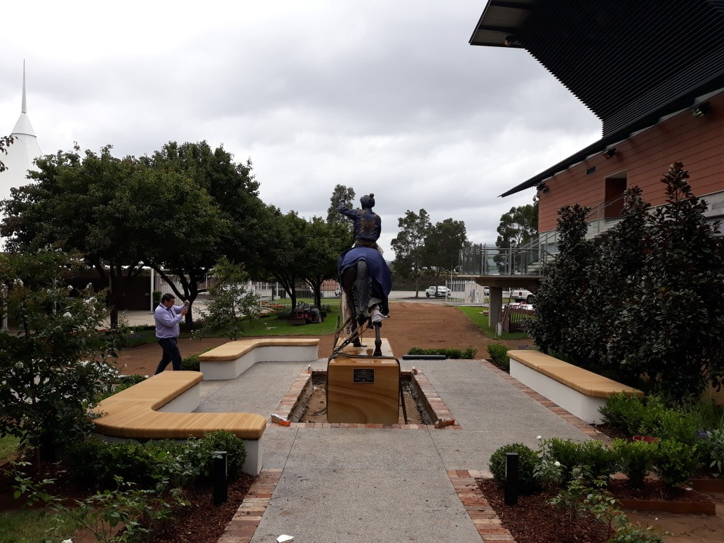 Project: Winx Statue Plinth
Location: Rosehill Rasecourse NSW
Products: Custom cut and chamfered blocks and custom profiled 100mm seating stones
Colour: Dixons Banded
Builder: Ben Barnes Stone Masonry