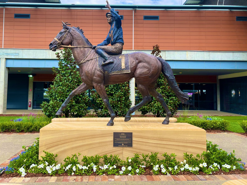 Project: Winx Statue Plinth
Location: Rosehill Rasecourse NSW
Products: Custom cut and chamfered blocks and custom profiled 100mm seating stones
Colour: Dixons Banded
Builder: Ben Barnes Stone Masonry